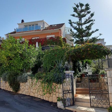 Villa Tania ฮวาร์ ภายนอก รูปภาพ
