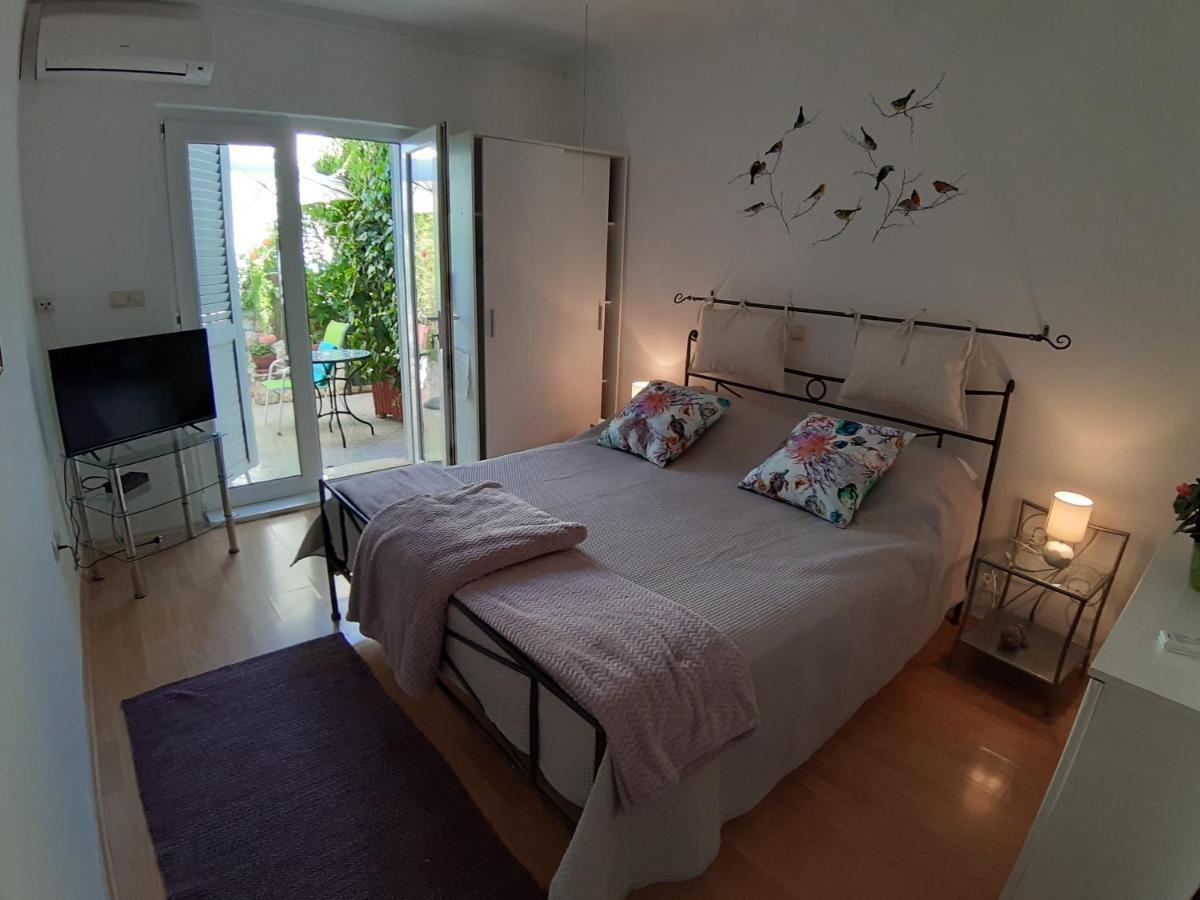 Villa Tania ฮวาร์ ภายนอก รูปภาพ