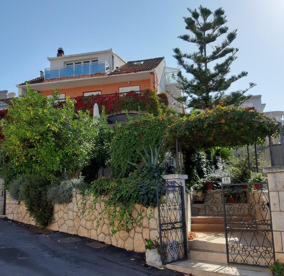 Villa Tania ฮวาร์ ภายนอก รูปภาพ
