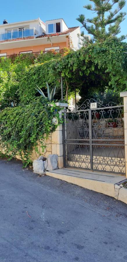 Villa Tania ฮวาร์ ภายนอก รูปภาพ