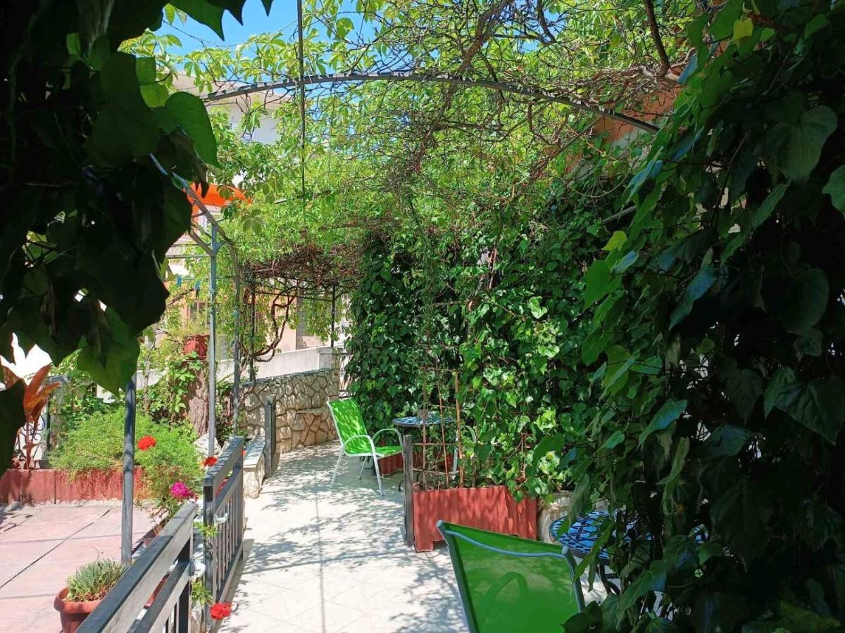 Villa Tania ฮวาร์ ภายนอก รูปภาพ